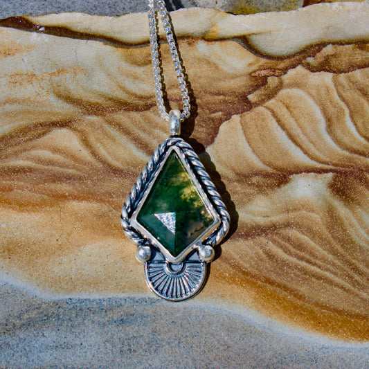 Kite Moss Agate Necklace - Sterling Silver & Moss Agate